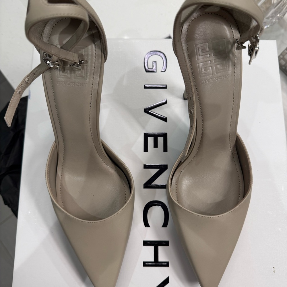 Givenchy Women's Beige Heels